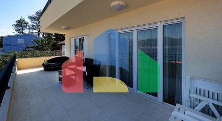 Дом с бассейном в Крашичи