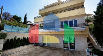 A villa with pool in Krasici