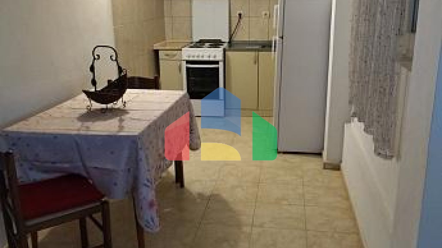 Трехэтажный просторный дом в Тивате