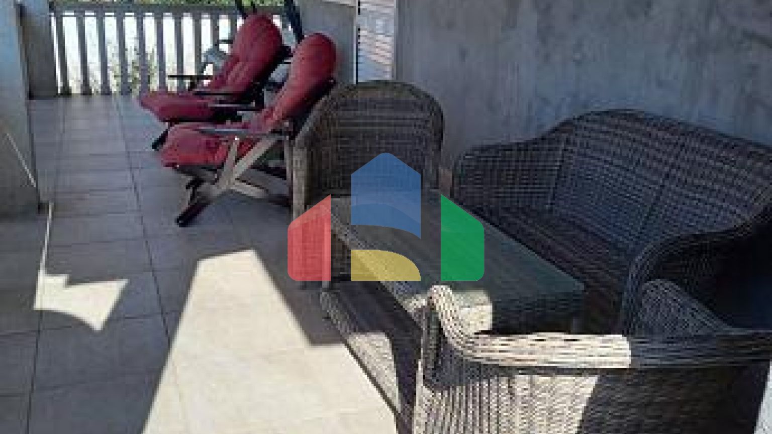 Трехэтажный просторный дом в Тивате