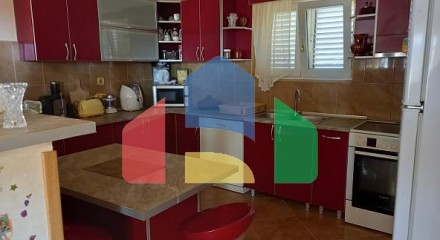 Трехэтажный просторный дом в Тивате