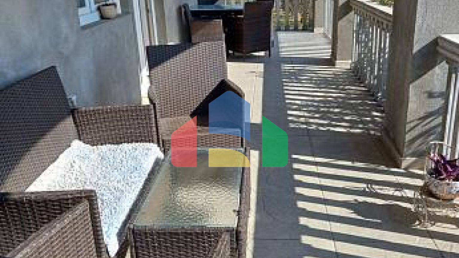 Трехэтажный просторный дом в Тивате