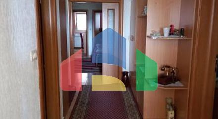 Трехэтажный просторный дом в Тивате Трехэтажный просторный дом в Тивате