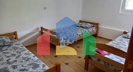 Трехэтажный просторный дом в Тивате