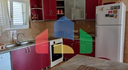 Трехэтажный просторный дом в Тивате