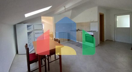 Трехэтажный просторный дом в Тивате