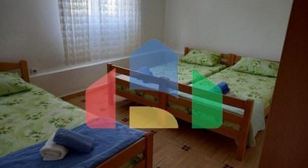 Трехэтажный просторный дом в Тивате