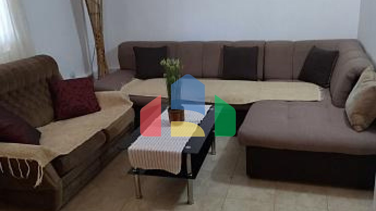 Трехэтажный просторный дом в Тивате