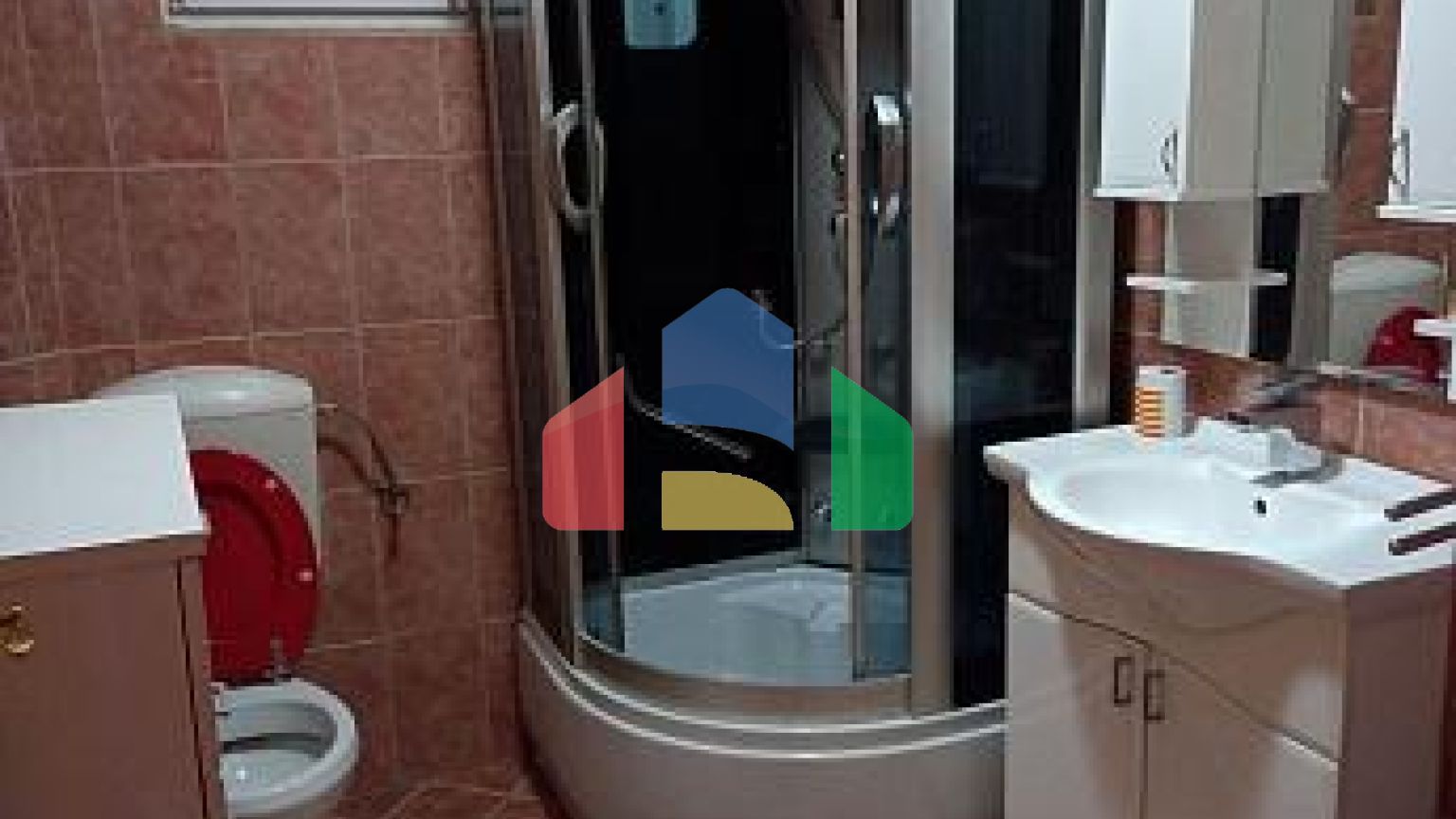 Трехэтажный просторный дом в Тивате