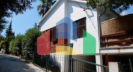 House with sea views in Krasici