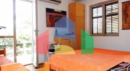House with sea views in Krasici