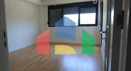 Квартиры в новом комплексе у моря в Тивате