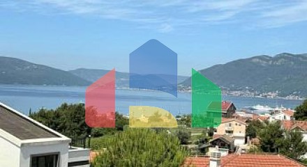 Three-bedroom apartment in Tivat
