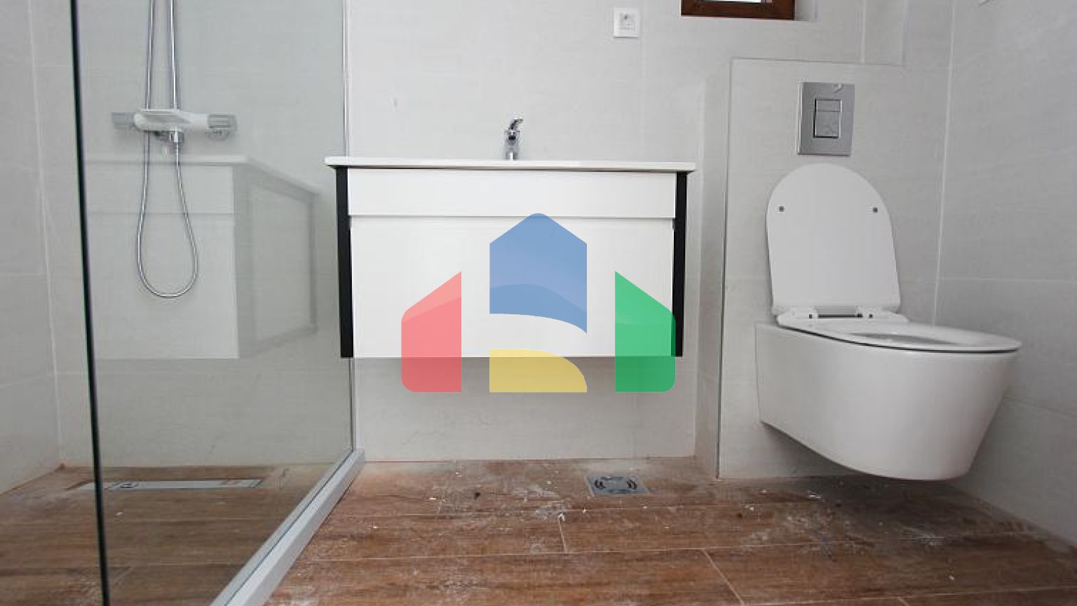 Элитные апартаменты на первой линии в Опатово