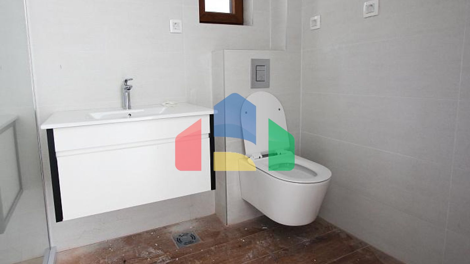 Элитные апартаменты на первой линии в Опатово