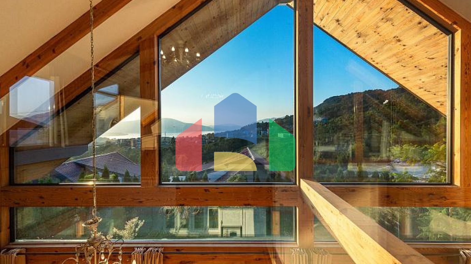 Современный Дом в Полутрадиционном Стиле на Холме Тиват