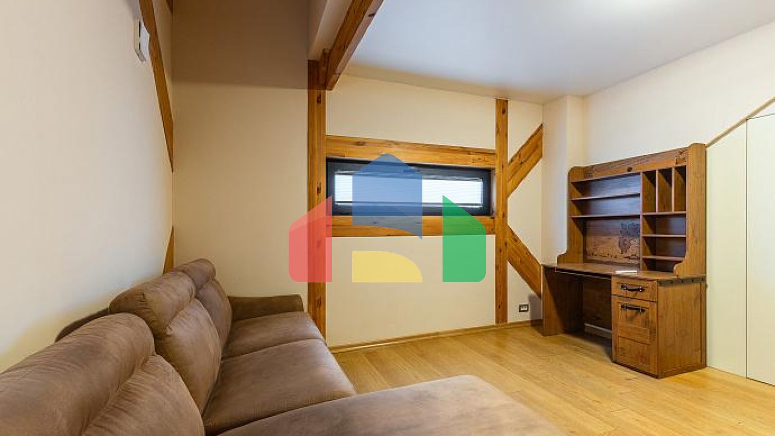 Современный Дом в Полутрадиционном Стиле на Холме Тиват