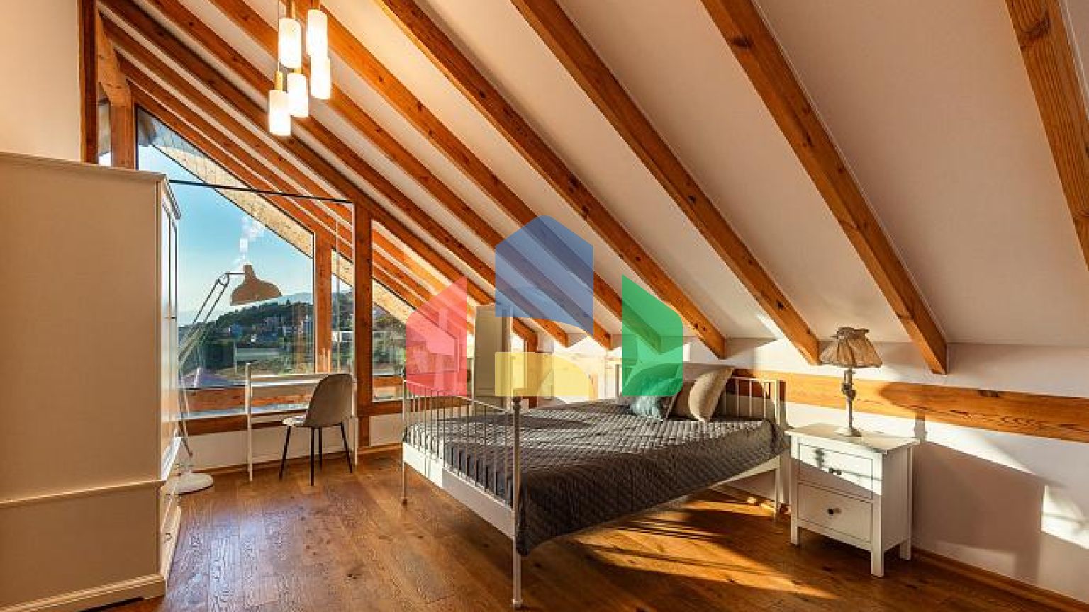 Современный Дом в Полутрадиционном Стиле на Холме Тиват