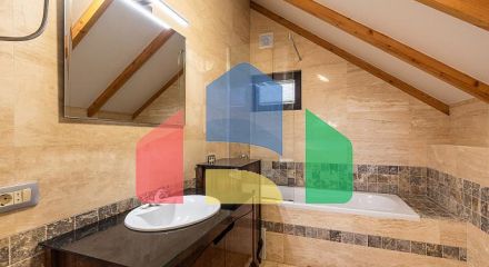 Современный Дом в Полутрадиционном Стиле на Холме Тиват Современный Дом в Полутрадиционном Стиле на Холме Тиват