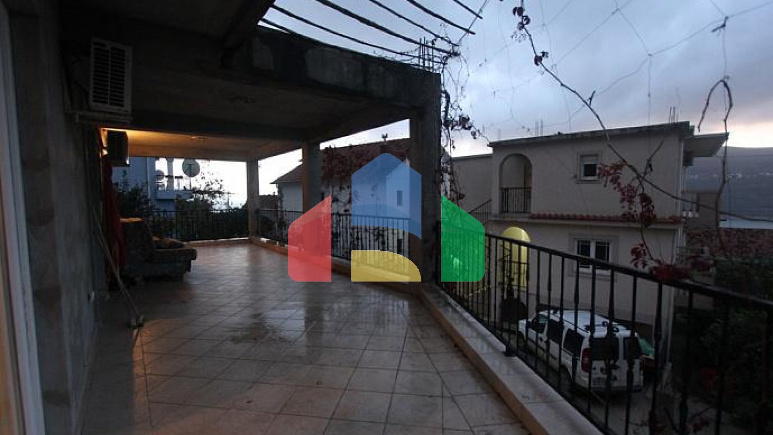 Двухэтажный дом в Xерцег Нови