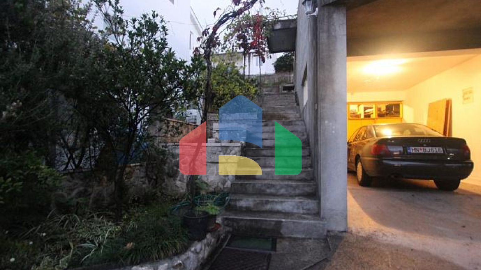 Двухэтажный дом в Xерцег Нови