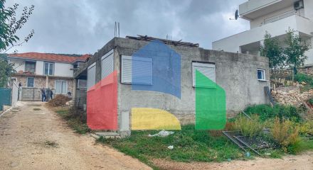 Cтроящийся дом в Ульцине.