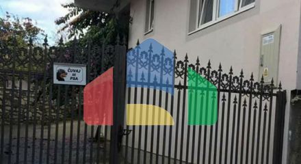 Одноэтажный дом с большим участком в центре Ульциня.