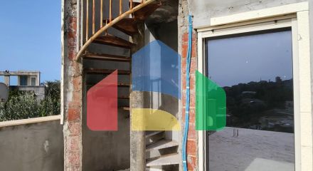 Трехэтажный дом в Ульцине, район Лиман