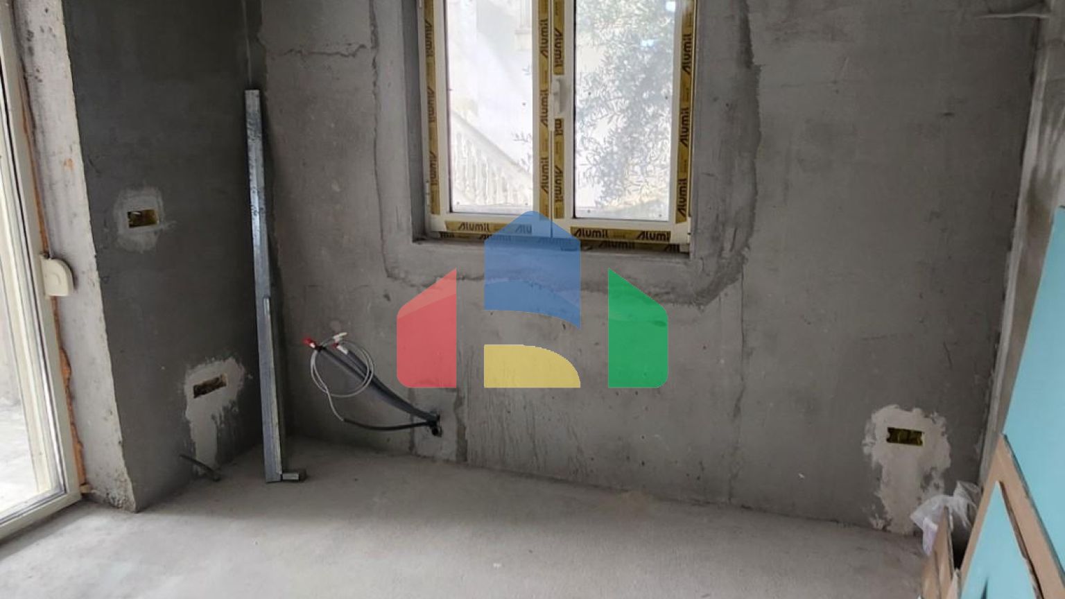 Трехэтажный дом в Ульцине, район Лиман