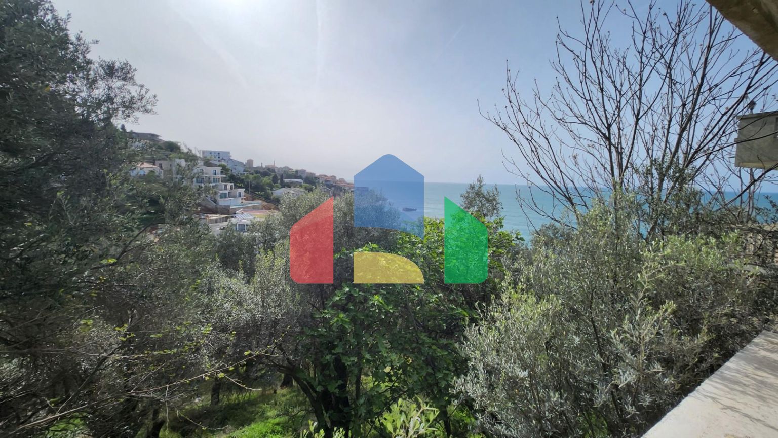 Трехэтажный дом в Ульцине, район Лиман