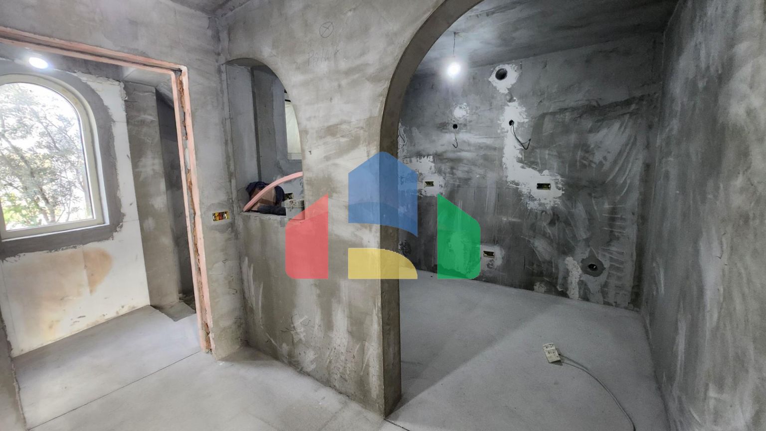 Трехэтажный дом в Ульцине, район Лиман