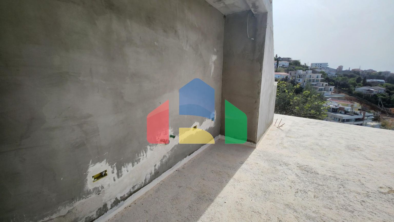 Трехэтажный дом в Ульцине, район Лиман