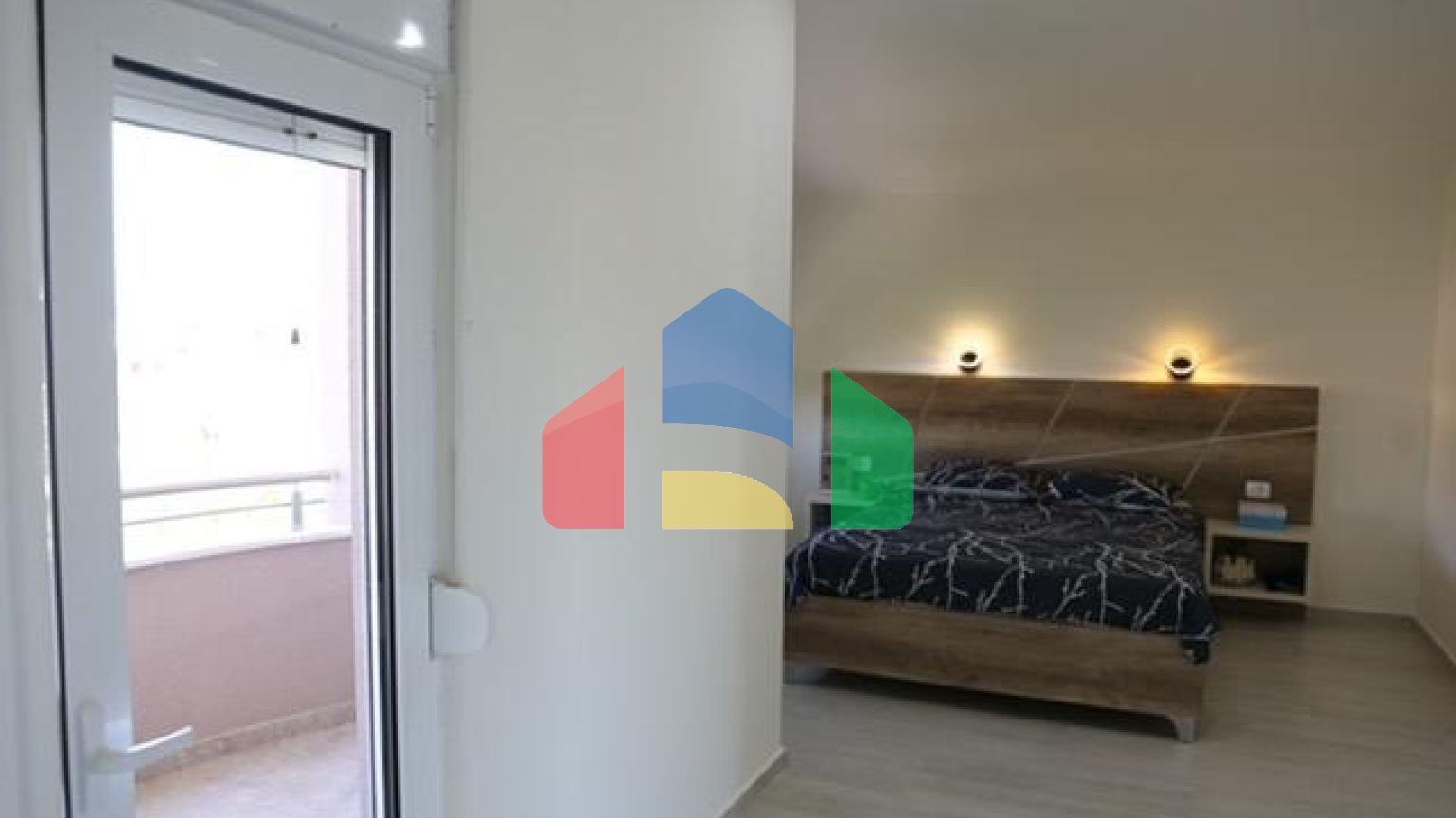 Отель с 6 большими апартаментами в Улцине, далеко от Велика плажа, Штой.