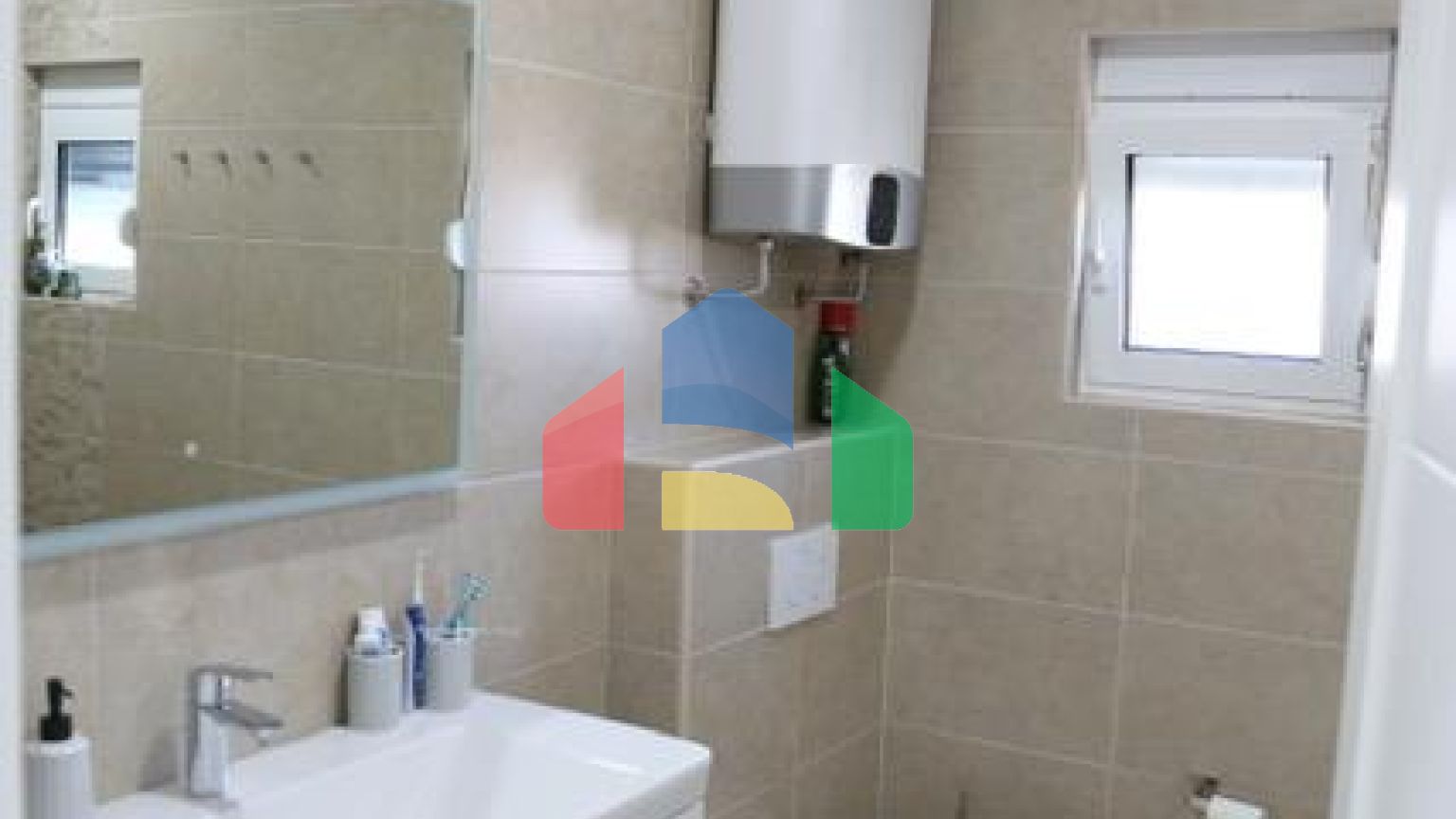 Отель с 6 большими апартаментами в Улцине, далеко от Велика плажа, Штой.