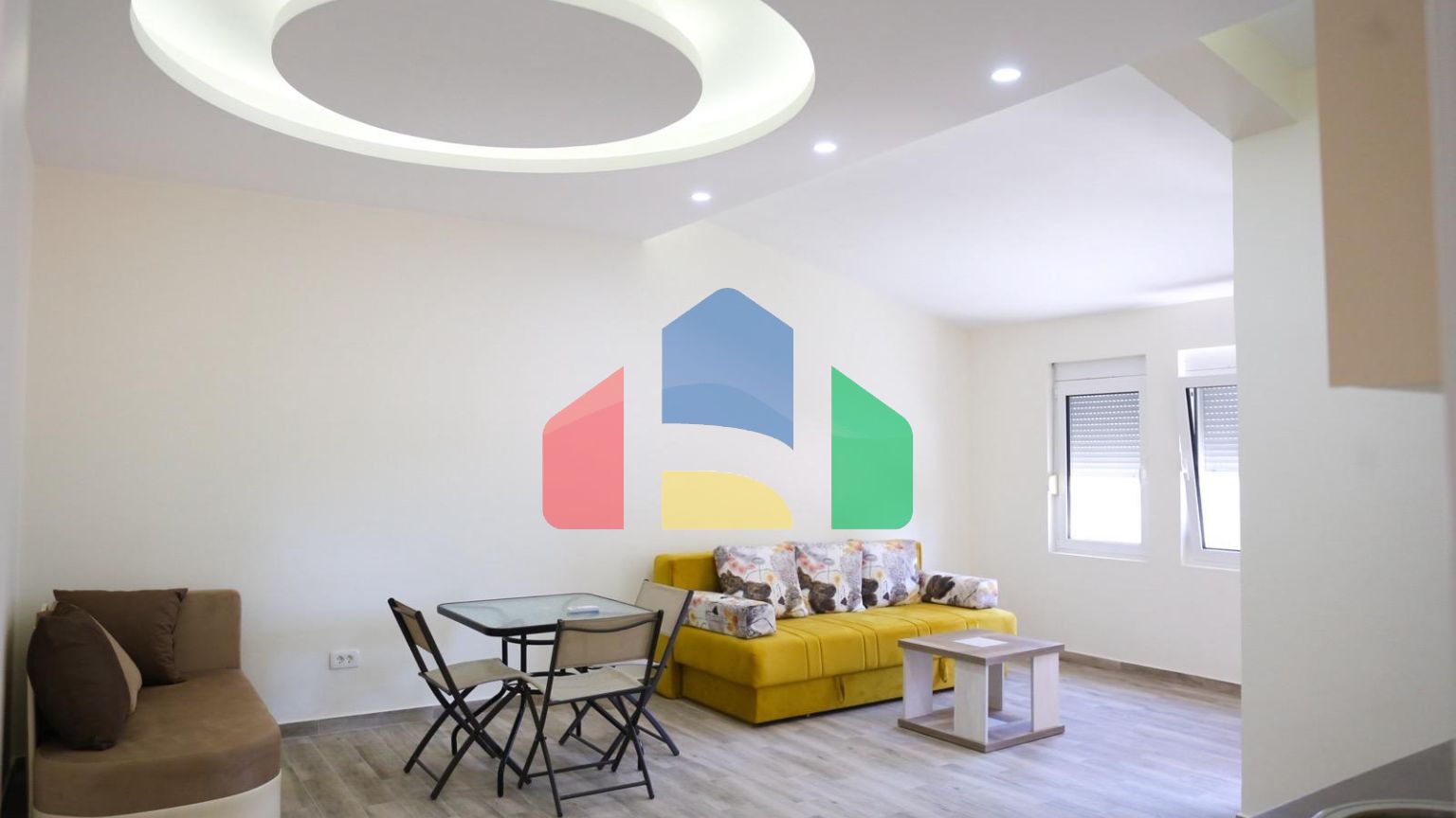 Отель с 6 большими апартаментами в Улцине, далеко от Велика плажа, Штой.