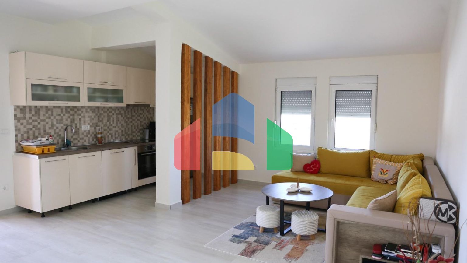 Отель с 6 большими апартаментами в Улцине, далеко от Велика плажа, Штой.