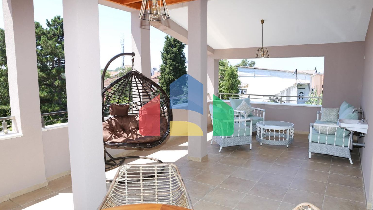 Отель с 6 большими апартаментами в Улцине, далеко от Велика плажа, Штой.