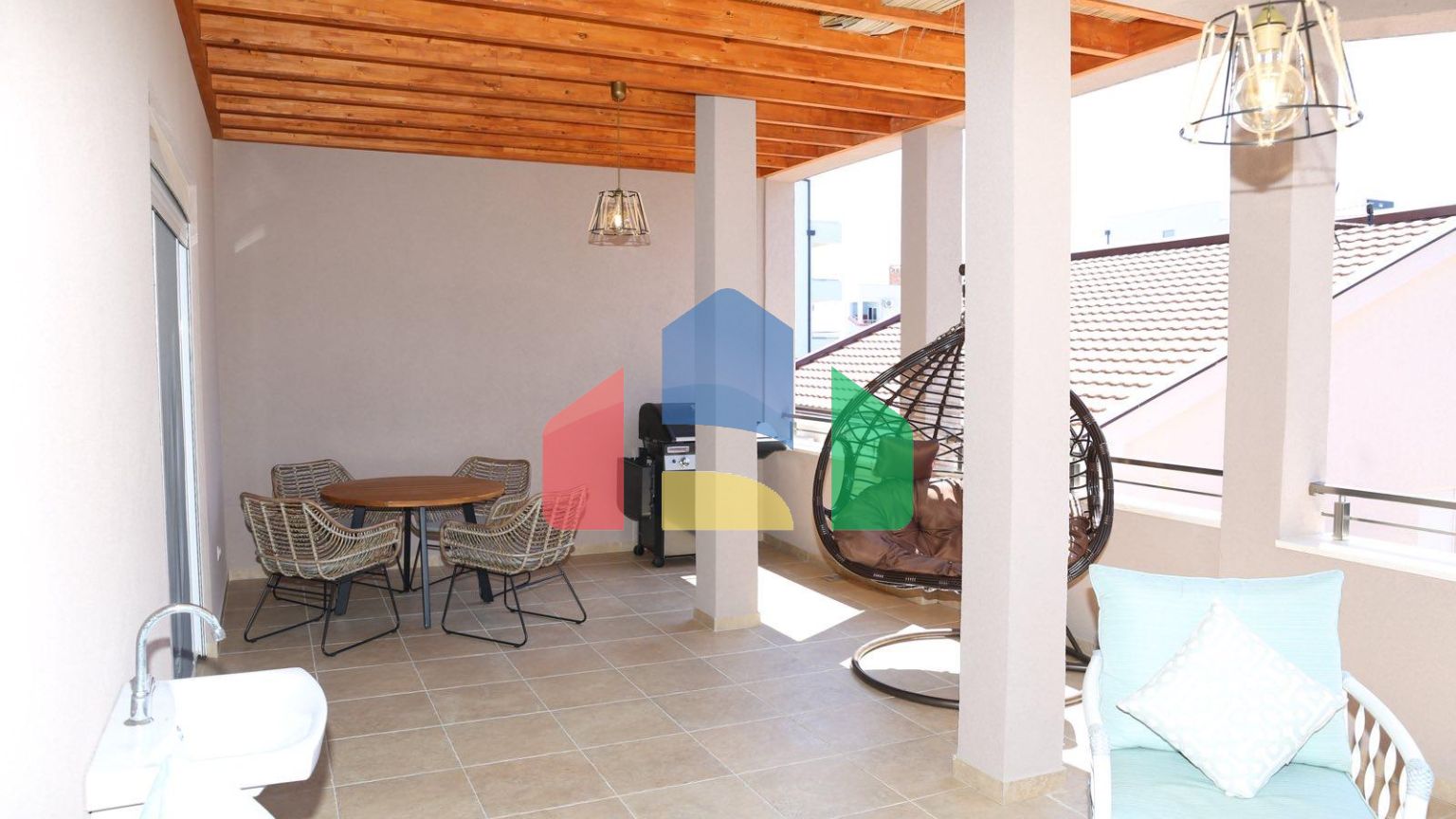 Отель с 6 большими апартаментами в Улцине, далеко от Велика плажа, Штой.