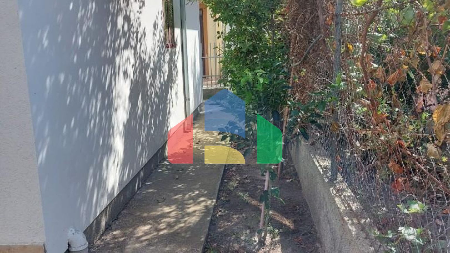 Предлагается к продаже дом площадью 155 м2 с земельным участком 322 м2 пригopoде города Ульцинь (Дoньи Штой)