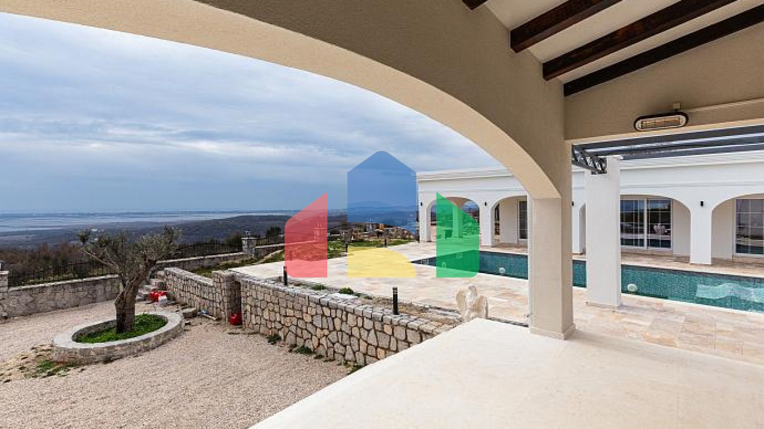 Уникальная вилла с захватывающими видами в Ульцине