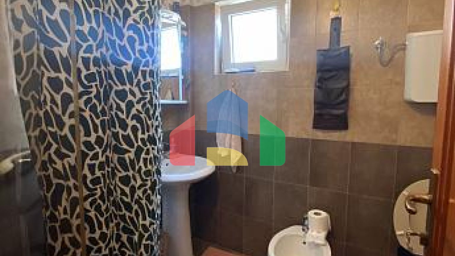 Дом всего в 50 метрах от моря в Улцине