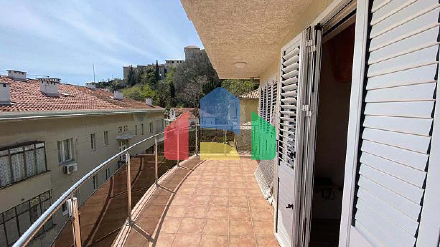 Дом всего в 50 метрах от моря в Улцине