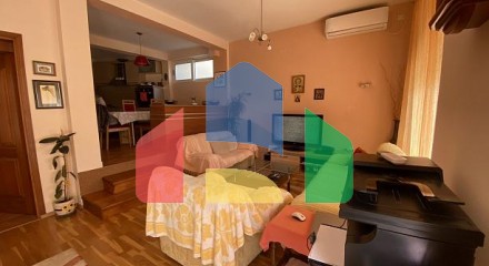 Дом всего в 50 метрах от моря в Улцине