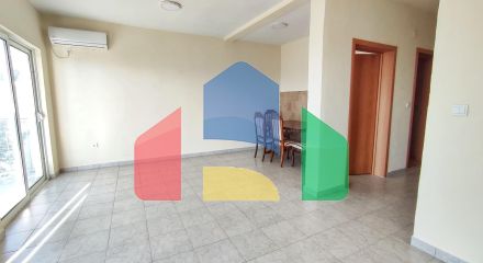 Четырехэтажный дом с гаражом недалеко от моря