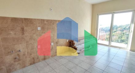 Четырехэтажный дом с гаражом недалеко от моря