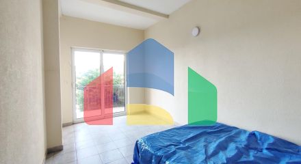 Четырехэтажный дом с гаражом недалеко от моря