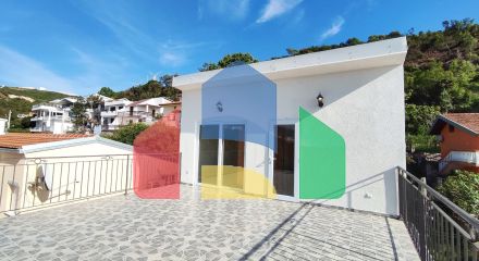 Четырехэтажный дом с гаражом недалеко от моря