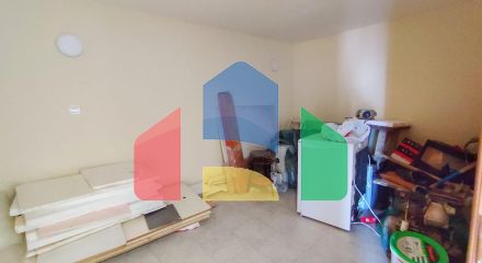 Четырехэтажный дом с гаражом недалеко от моря