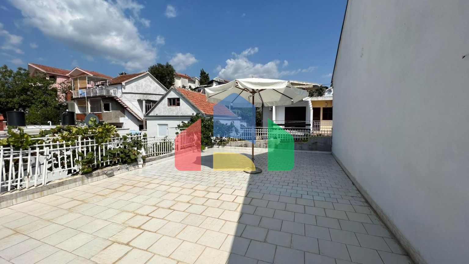 Таунхаус с садом в Утехе рядом с морем