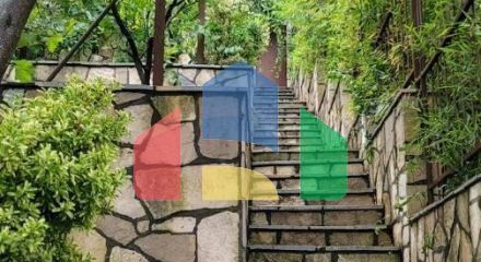 Трёхэтажная вилла на первой линии, Хладна Увала